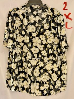 CURE Black Floral V-Neck Short Sleeve Blouse